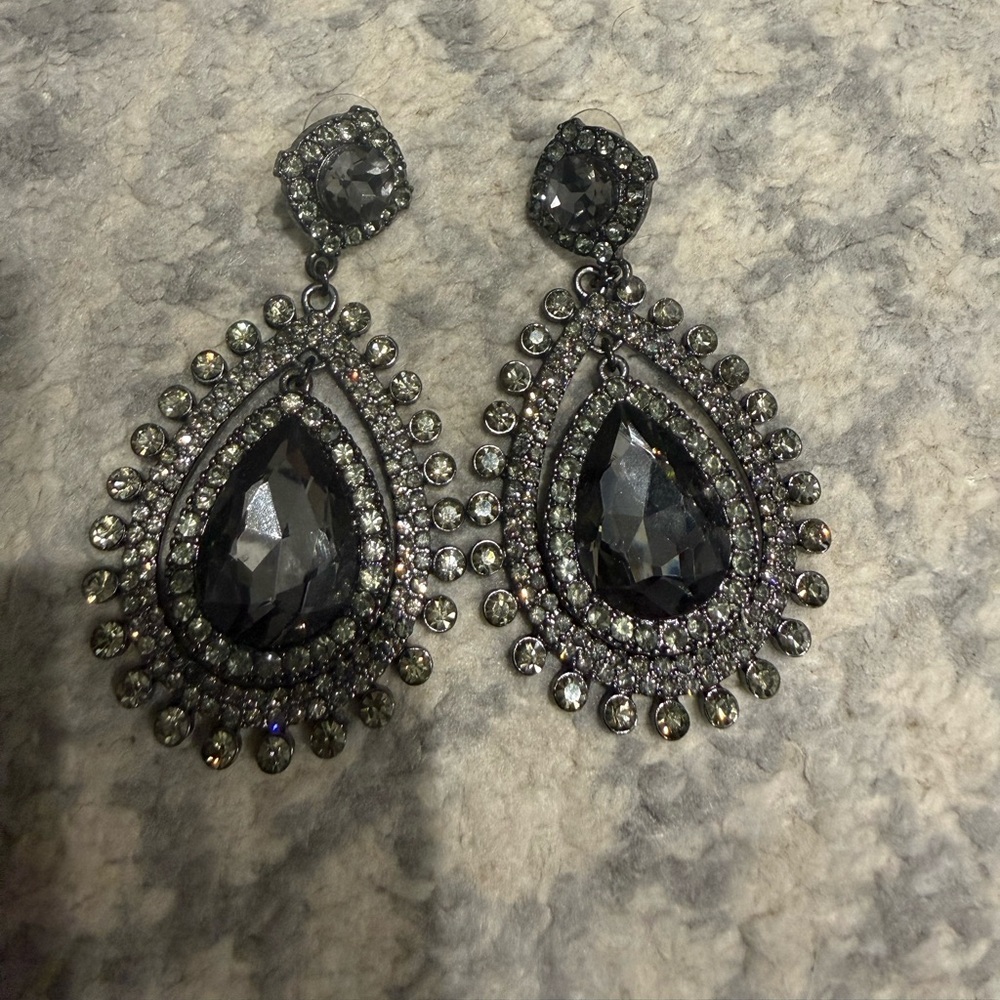 Gunmetal chandelier earring